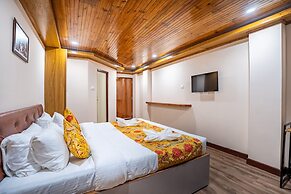 Muscatel Stardust - Chowrasta Mall Road