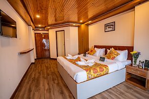 Muscatel Stardust - Chowrasta Mall Road