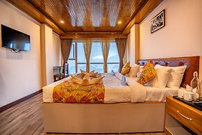 Muscatel Stardust - Chowrasta Mall Road