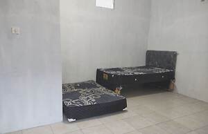 SPOT ON 93042 Lina Homestay Syariah