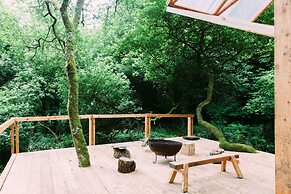 6 Person Cabin, Surrounded by Nature in Tintagel