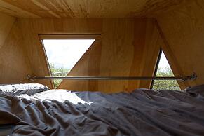 K3 Kudhva Treehouse Cabin in Tintagel