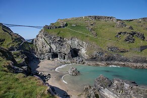 K4 Kudhva Treehouse Cabin With sea View