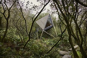 K4 Kudhva Treehouse Cabin With sea View