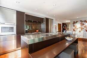 Riverhouse #3 2 Bedroom Condo by RedAwning
