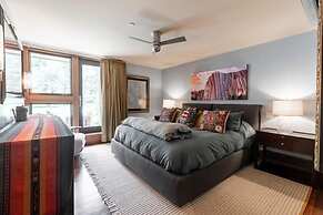 Riverhouse #3 2 Bedroom Condo by RedAwning