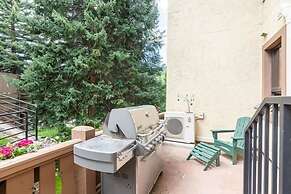 Riverhouse #3 2 Bedroom Condo by RedAwning