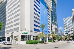 Modern condo in the heart of Brickell