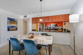 Modern condo in the heart of Brickell