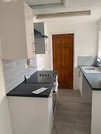 Lovely and Bright 2 bed House