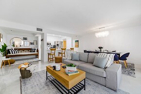 Luxurious  Pool at The Club Brickell Bay