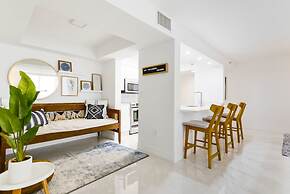 Luxurious  Pool at The Club Brickell Bay