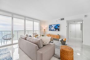 Luxurious  Pool at The Club Brickell Bay