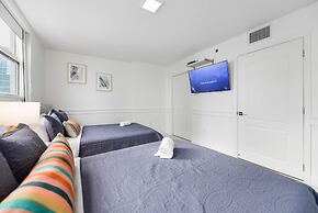 Luxurious  Pool at The Club Brickell Bay