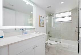 Luxurious  Pool at The Club Brickell Bay