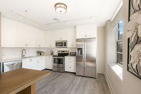 Lively 4BR Condo Steps to French Quarter Unit 518