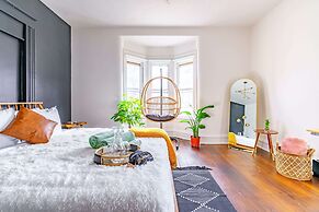 NEW Luxe Pet Friendly Free Parking Downtown