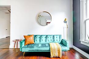 NEW Luxe Pet Friendly Free Parking Downtown