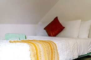 NEW Luxe Pet Friendly Free Parking Downtown