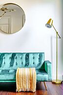 NEW Luxe Pet Friendly Free Parking Downtown