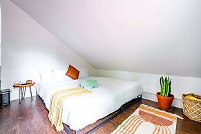 NEW Luxe Pet Friendly Free Parking Downtown