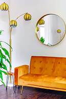 NEW Luxe Pet Friendly Free Parking Downtown