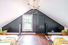 NEW Luxe Pet Friendly Free Parking Downtown