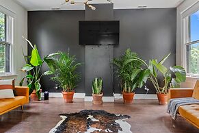 NEW Luxe Pet Friendly Free Parking Downtown