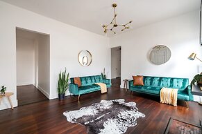 NEW Luxe Pet Friendly Free Parking Downtown