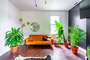 NEW Luxe Pet Friendly Free Parking Downtown