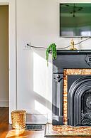 NEW Luxe Pet Friendly Free Parking Downtown