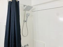 NEW Luxe Pet Friendly Free Parking Downtown