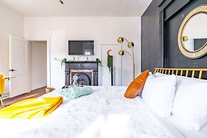 NEW Luxe Pet Friendly Free Parking Downtown