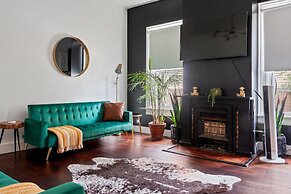 NEW Luxe Pet Friendly Free Parking Downtown