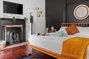 NEW Luxe Pet Friendly Free Parking Downtown