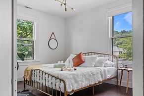 NEW Luxe Pet Friendly Free Parking Downtown