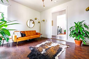 NEW Luxe Pet Friendly Free Parking Downtown