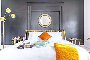 NEW Luxe Pet Friendly Free Parking Downtown