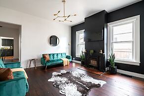 NEW Luxe Pet Friendly Free Parking Downtown