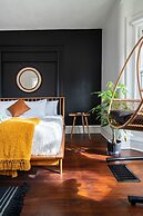 NEW Luxe Pet Friendly Free Parking Downtown