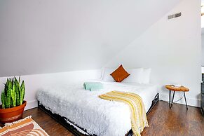 NEW Luxe Pet Friendly Free Parking Downtown