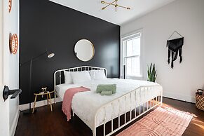 NEW Luxe Pet Friendly Free Parking Downtown