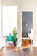 NEW Luxe Pet Friendly Free Parking Downtown