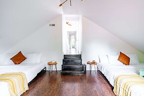 NEW Luxe Pet Friendly Free Parking Downtown