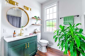 NEW Luxe Pet Friendly Free Parking Downtown