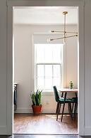 NEW Luxe Pet Friendly Free Parking Downtown