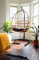 NEW Luxe Pet Friendly Free Parking Downtown