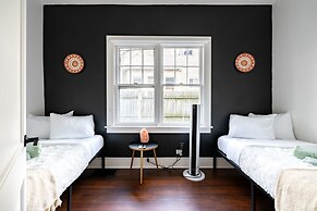 NEW Luxe Pet Friendly Free Parking Downtown