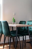 NEW Luxe Pet Friendly Free Parking Downtown