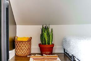 NEW Luxe Pet Friendly Free Parking Downtown